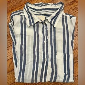 American Eagle Outfitters Bluish/Gray and White Striped Shirt Size Medium NWT